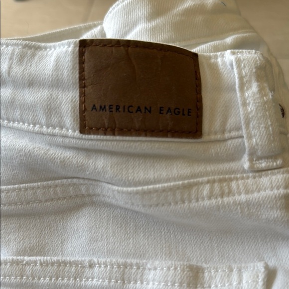*AMERICAN EAGLE OUTFITTERS WHITE DISTRESSED SHORTS (sz 2) - Picture 5 of 6